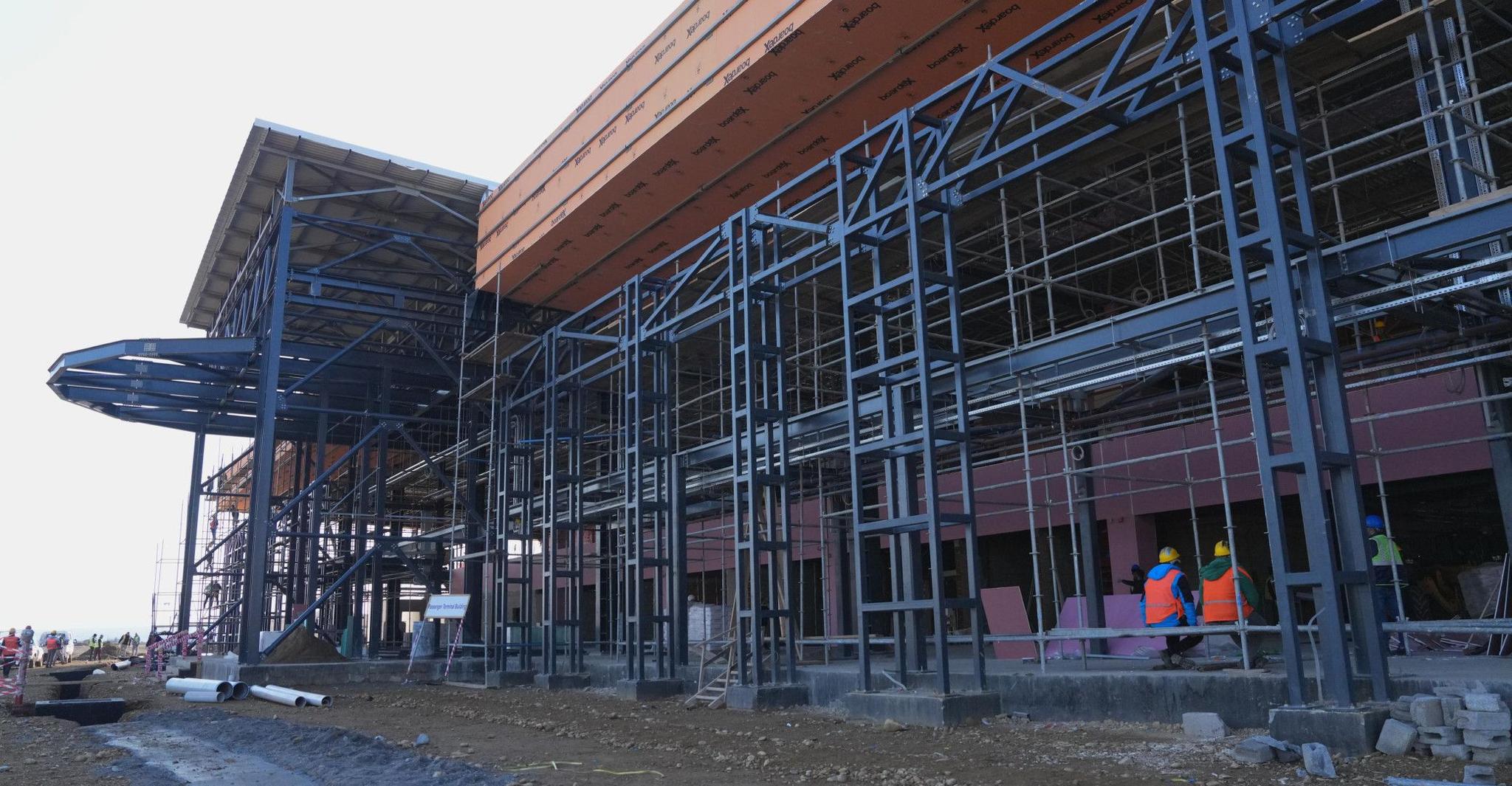 السوداني يوجه بافتتاح مطار الموصل الدولي يوم 10 حزيران المقبل
