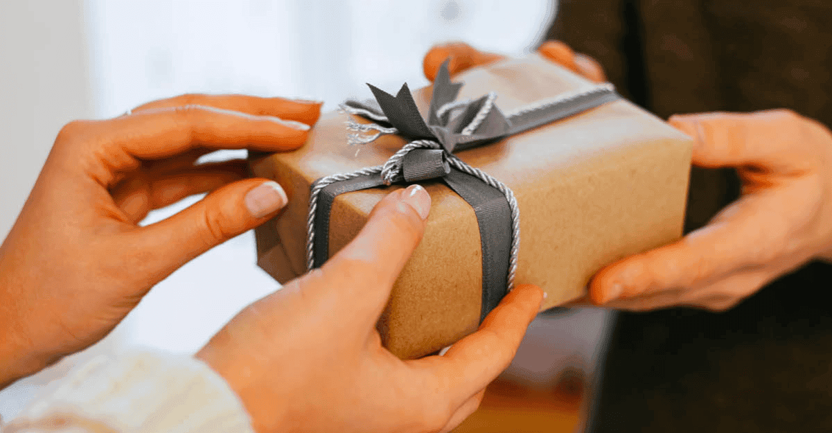 تعرف على تأثير تقديم الهدايا في الأعياد وفق علم النفس؟
