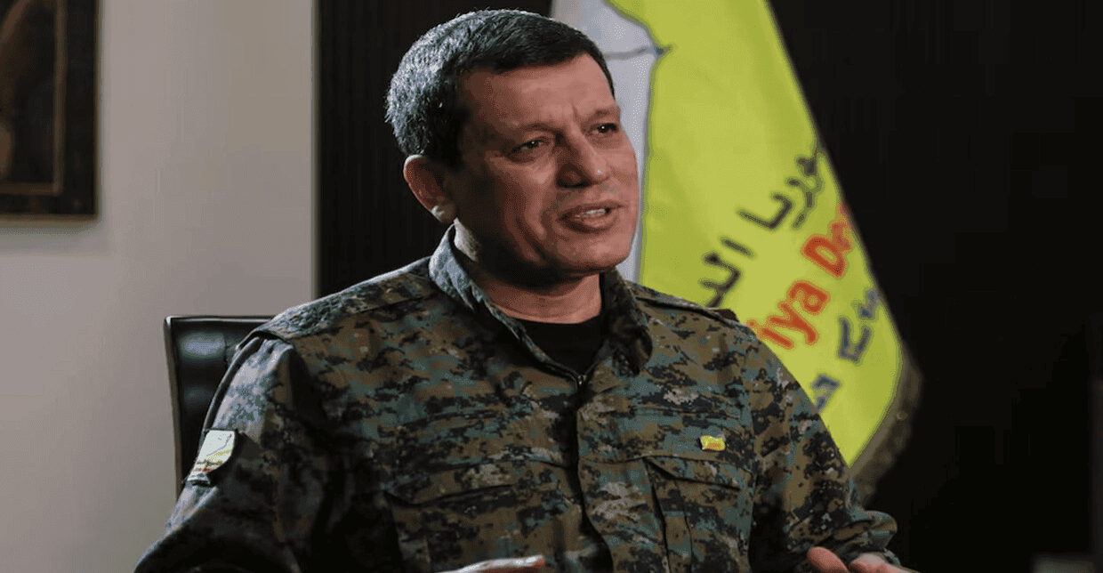  قائد "قسد" يضع شروطه لتسليم حقول النفط للإدارة السورية