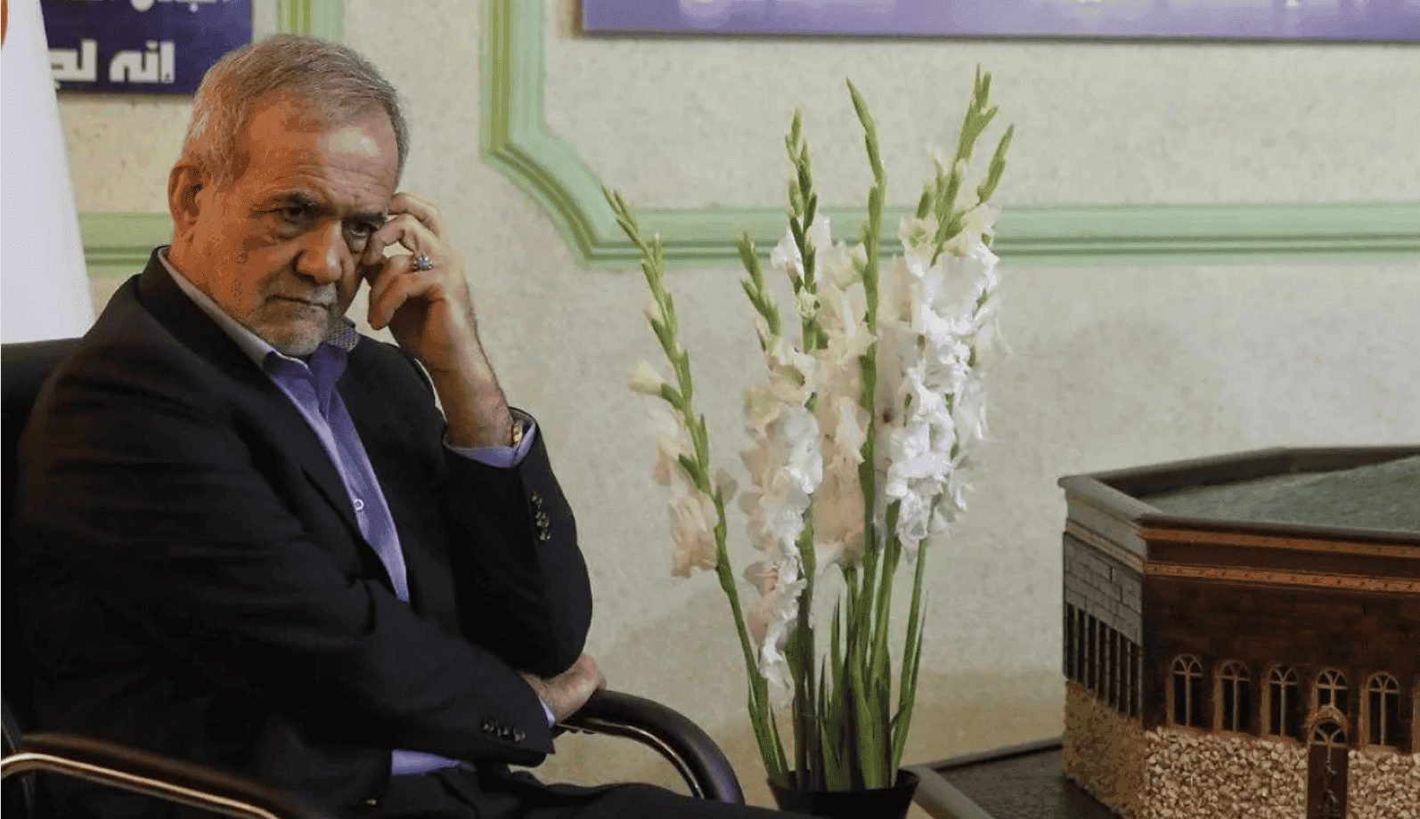 الرئيس الإيراني: طهران تمر بأزمة لا يسمح بالعيش فيها بعد الآن