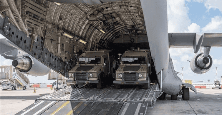 طائرة شحن أمريكية تهبط شمال الحسكة وقوافل عسكرية تغادر دير الزور