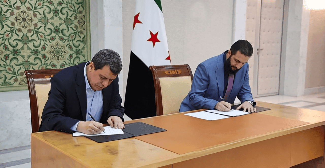 لتحقيق توافق سياسي.. تفاهمات بين دمشق و"قسد" لتعديل بنود الإعلان الدستوري