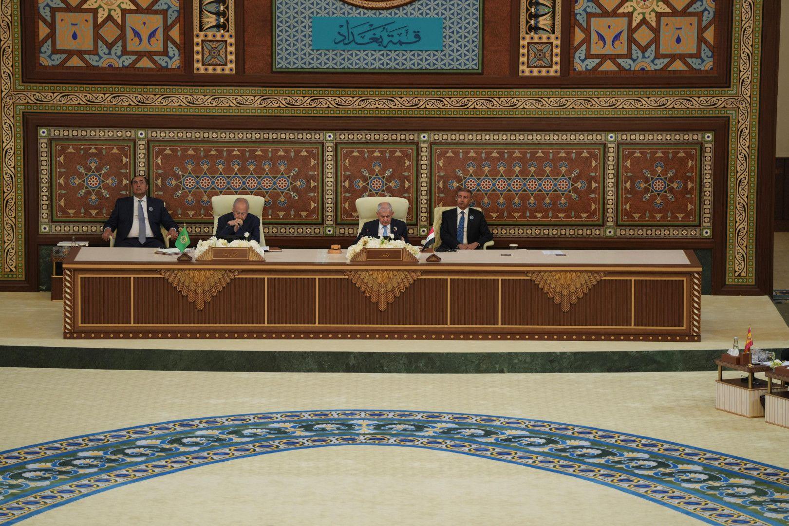 رئيس الجمهورية يحذر من شبح الحرب الذي بات يهدد أمن واستقرار المنطقة