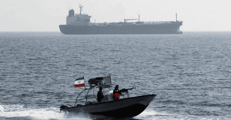 ايران تهدد بإغلاق مضيق هرمز الحيوي