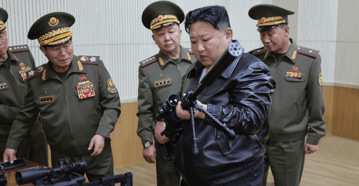 زعيم كوريا الشمالية يدعو لإنتاج قذائف مدفعية جديدة للحرب الحديثة