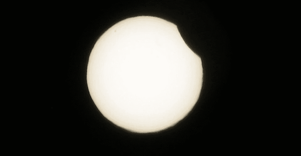 كسوف القرن.. 9 دول عربية على موعد مع الظاهرة الأندر