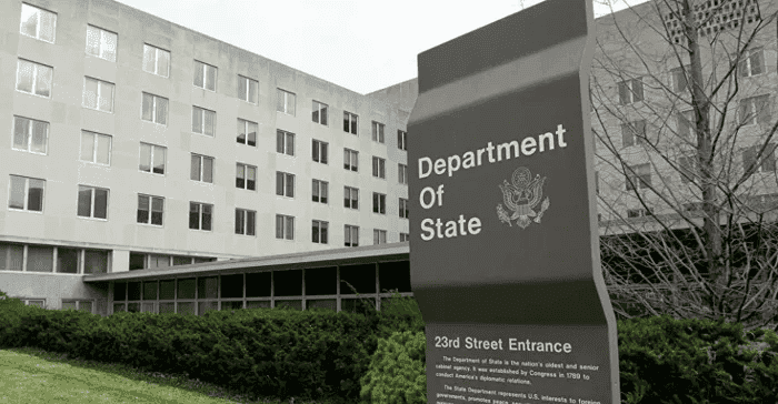  الخارجية الأمريكية تحذر رعاياها من السفر إلى إيران 