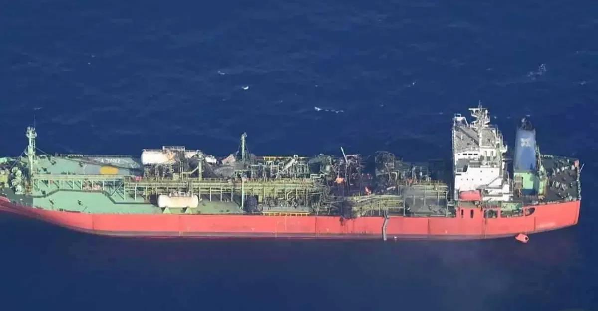 قراصنة صوماليون يهاجمون ناقلة غاز طبيعي في عرض البحر