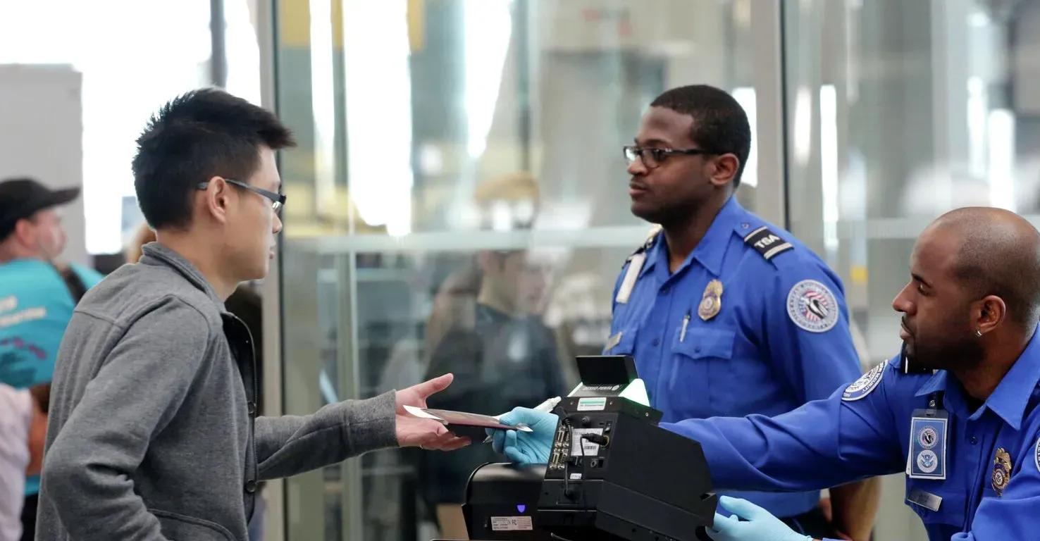 إيقاف جميع قرارات اللجوء إلى أميركا حتى إشعار آخر