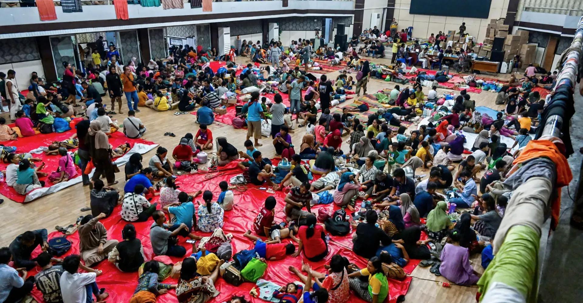 ارتفاع حصيلة فيضانات سومطرة الإندونيسية إلى 631 قتيلاً ومليون نازح