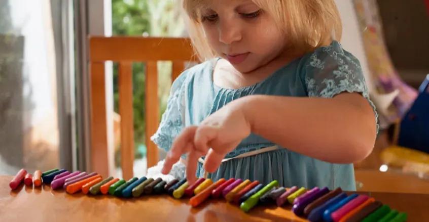 ما سبب تأخر تشخيص الفتيات بالتوحد؟