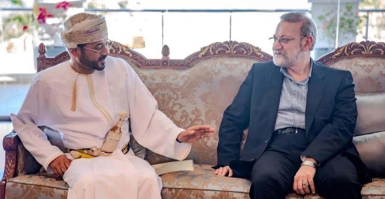 عبر مسقط.. لاريجاني يتسلم رسالة ترمب للإيرانيين