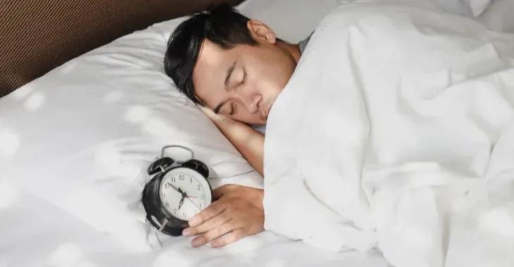 أسبوعان كفيلان بضبط نومك والاستغناء عن المنبه