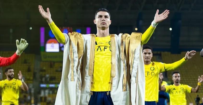 ليلا.. طائرة كريستيانو رونالدو تغادر السعودية مع اندلاع الحرب في المنطقة