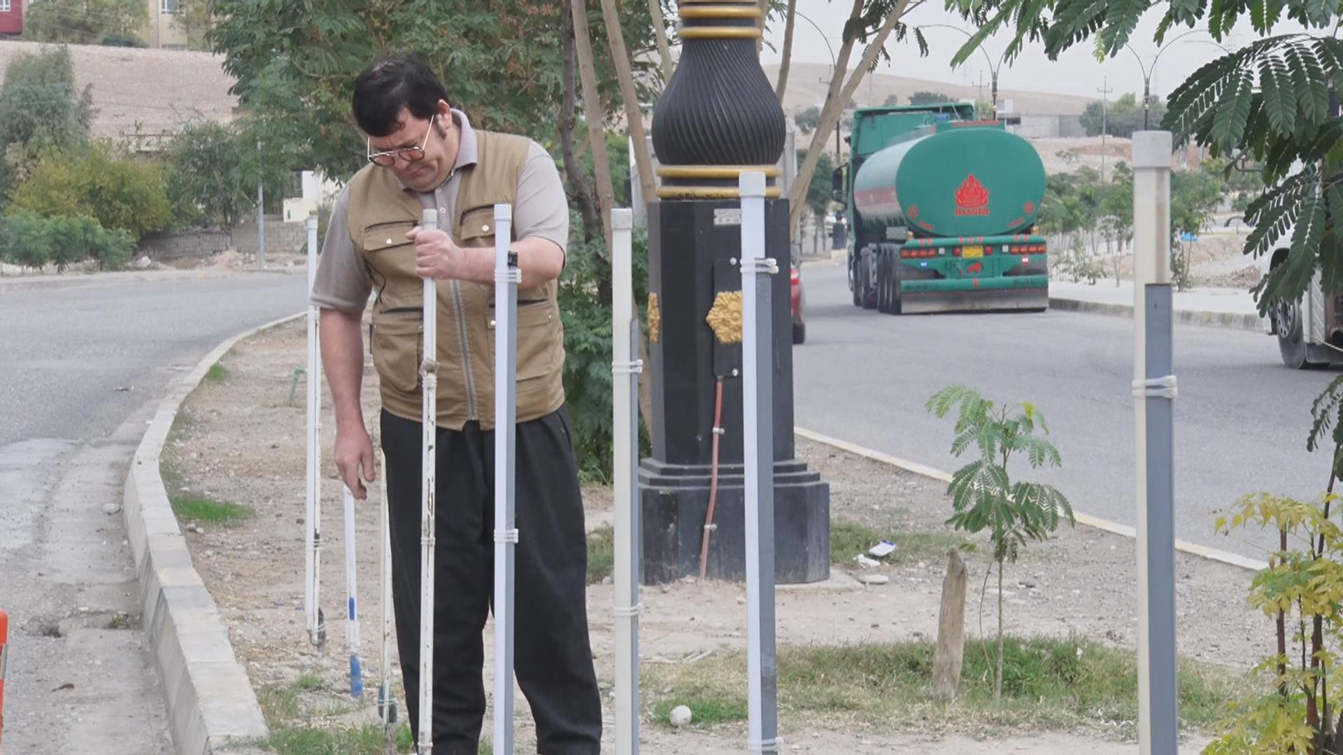 وەستایەک لە باوەنور پیشەکەی بۆ کاری خۆبەخشی بەکاردەھێنێت