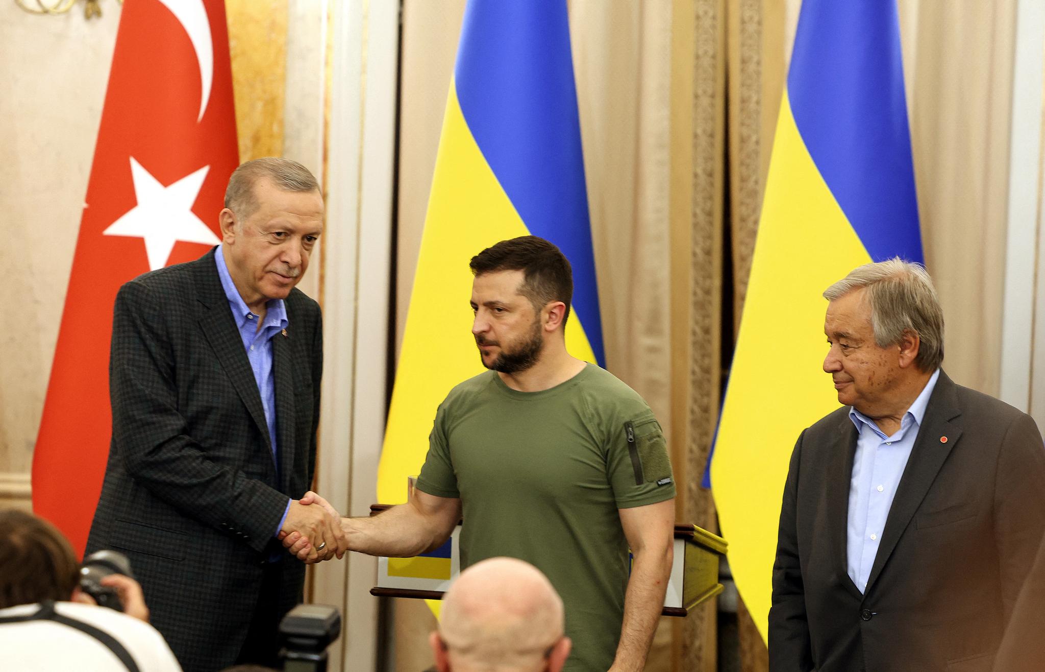 ئەردۆغان پێشنیازی بۆ زیلینسکی کردووە دانوستانی راستەوخۆ لەگەڵ پوتن بکات