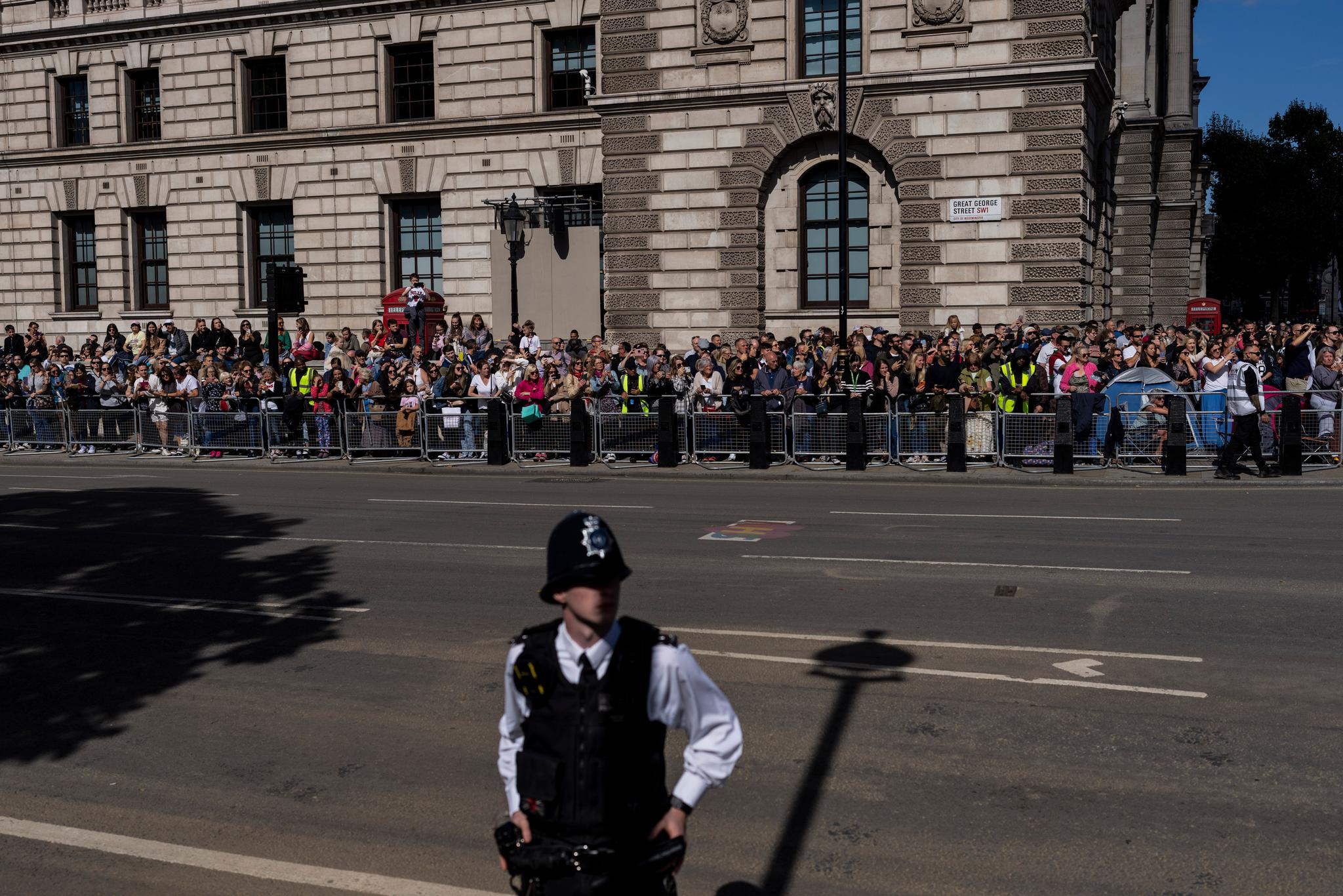 London turns into fortified castle as five hundred leaders and dignitaries are expected to attend Queen's funeral