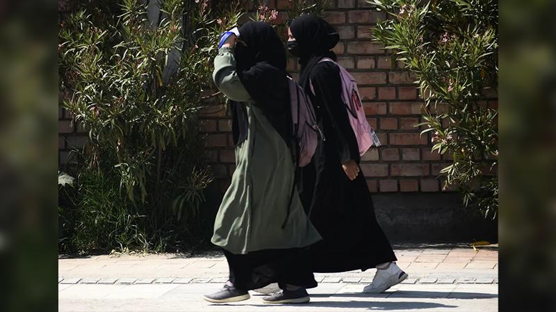 وەزیری پەروەردەی فەرەنسا رێگری لە باڵا پۆشی خوێندکاران لە ناوەندەکانی خوێندن دەکات