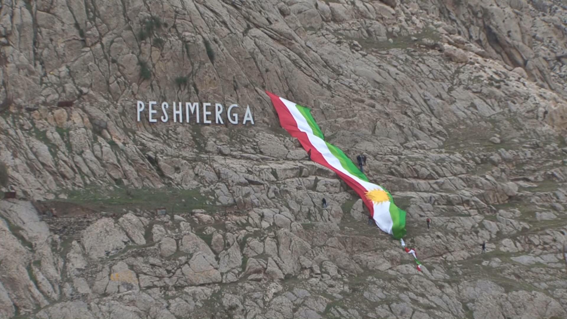 درێژترین ئاڵای کوردستان لە چیای ئاکرێ ھەڵکرا