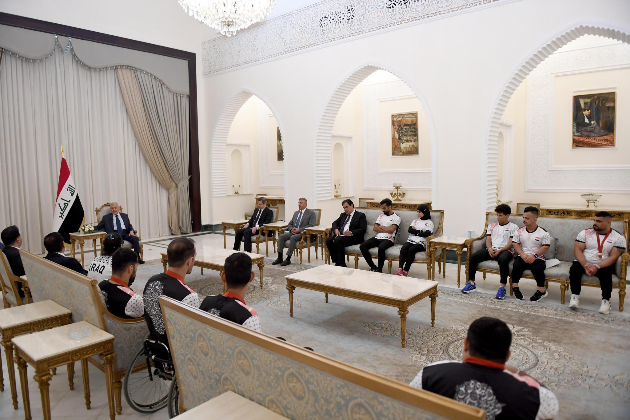 رئيس الجمهورية يكرم الرياضيين الحائزين على ميداليات متنوعة في دورة الألعاب البارالمبية