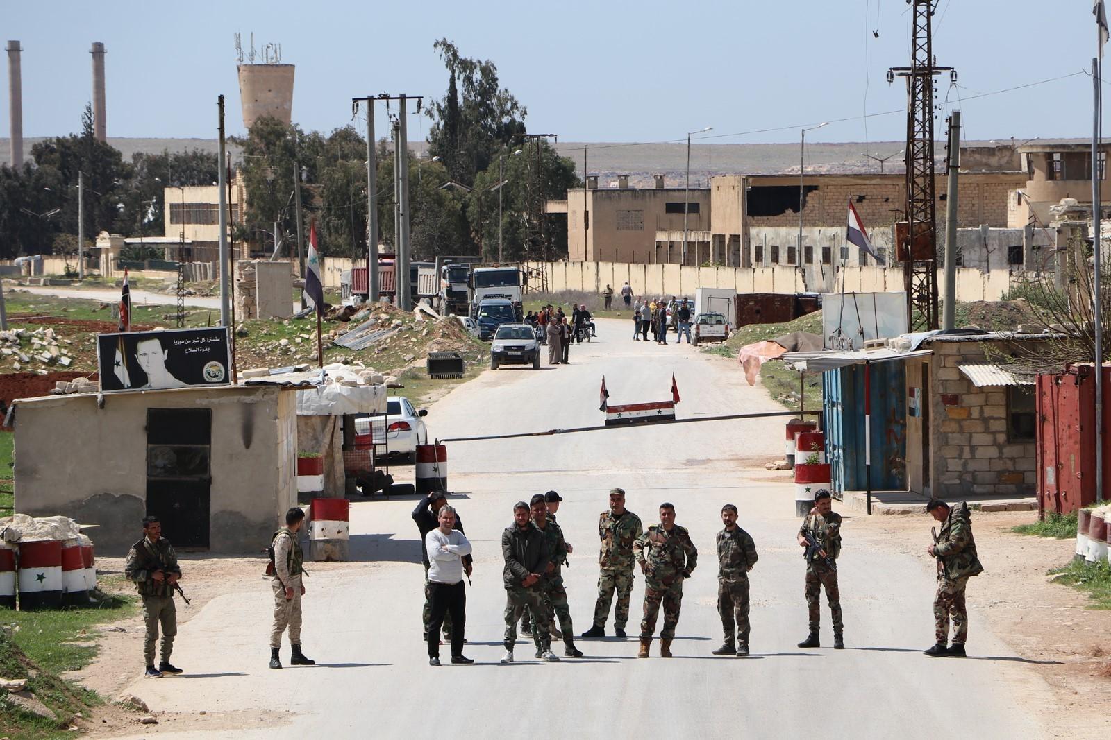 گروپە چەکدارەکانی نزیک لە تورکیا لە عەفرین ١٠ ھاوڵاتی مەدەنی دەڕفێنن