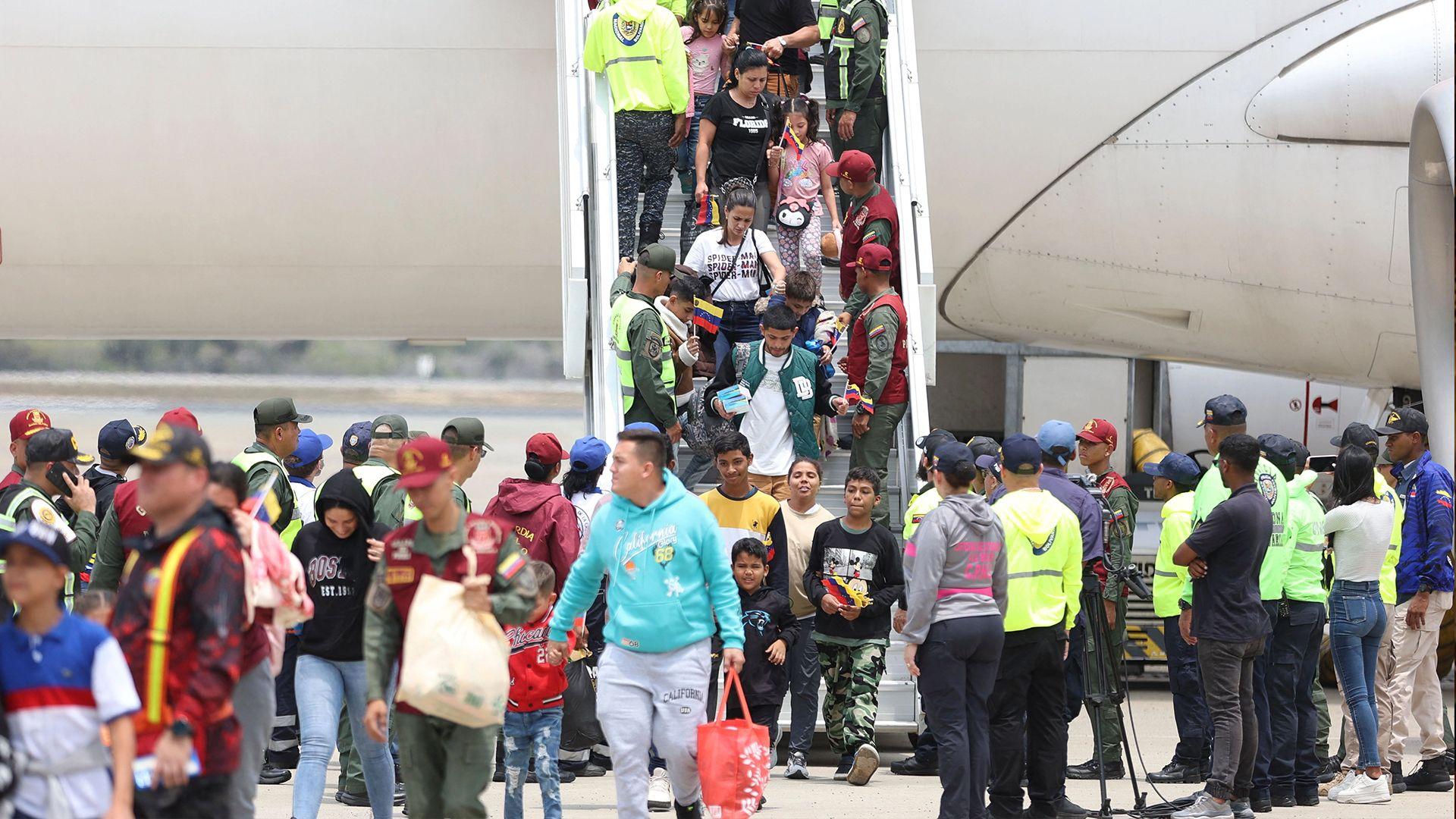 دادگای باڵای ئەمریكا بڕیارێكی ترەمپی بۆ دیپۆرتكردنەوەی كۆچبەرانی فەنزوێلا راگرت