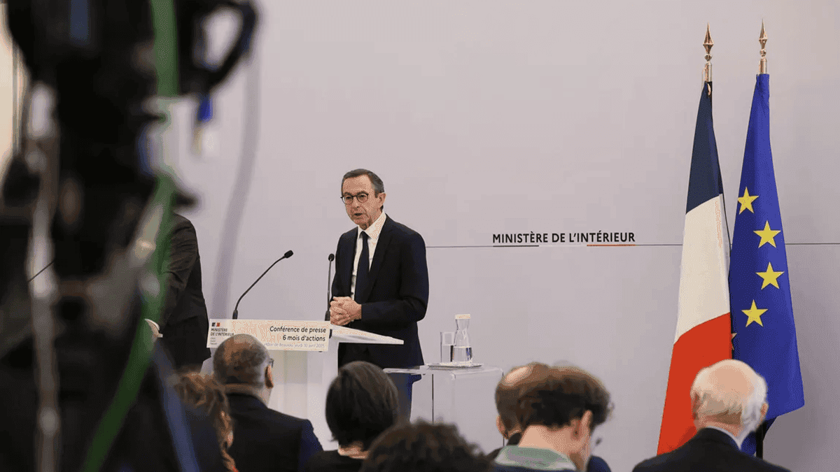 وەزیری ناوخۆی فەڕەنسا: پێویستە وەک "تیرۆر و ماددەی هۆشبەر" مامەڵە لەگەڵ ئیخوان موسلمین بکرێت