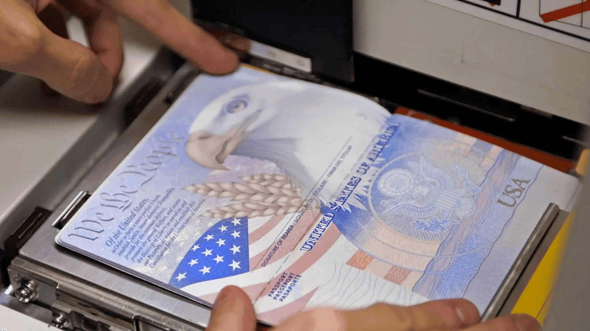 هاووڵاتیانی ئەمریکا واز لە رەگەزنامەکانیان دێنن و دەڵێن؛ چیتر هەستمان بۆ وڵاتەکەمان نەماوە