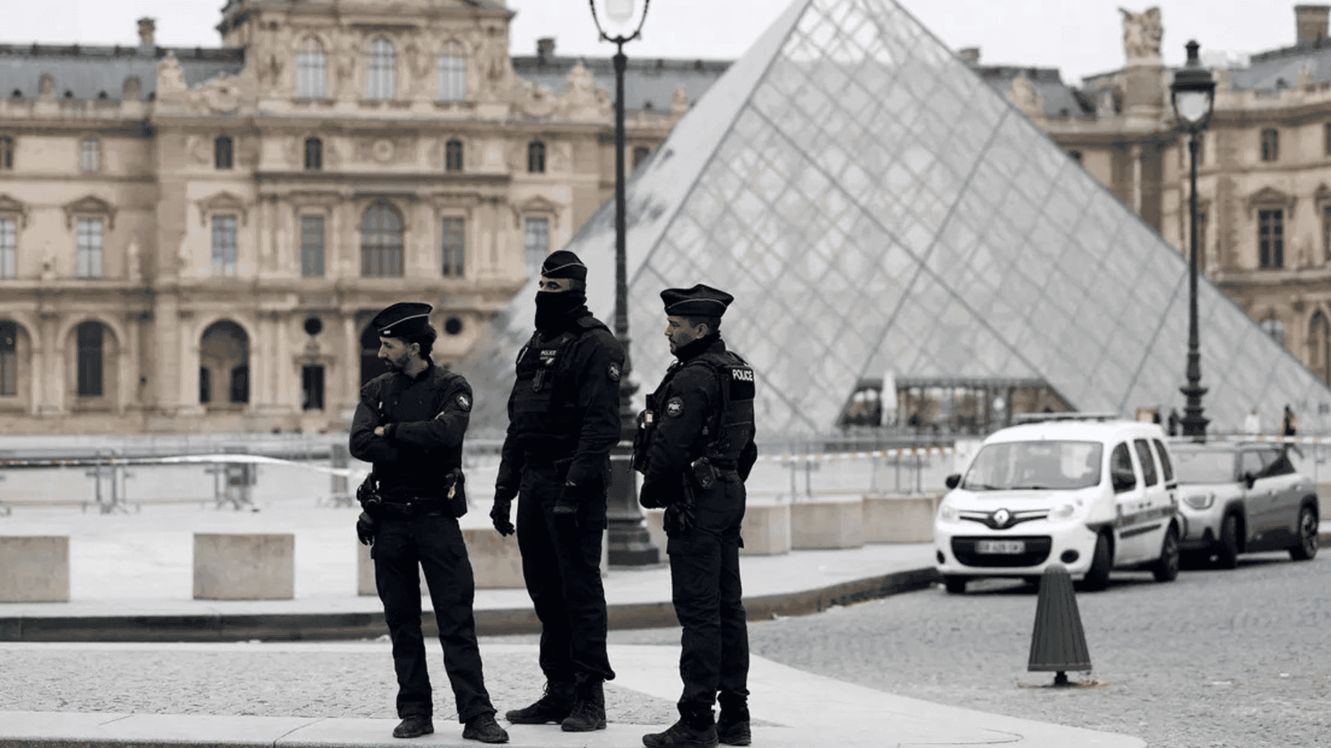 مۆزەخانەی لۆڤەر: لە حەوت خولەکدا گەوهەر و خشڵەکانی ناپلیۆن دزران