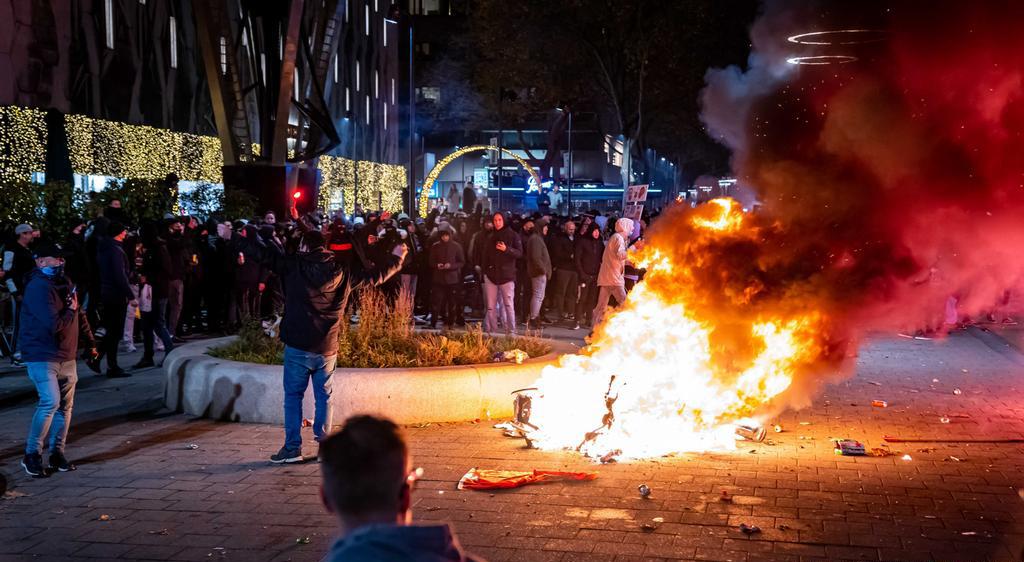 لە ھۆڵەندا خۆپیشاندان بەڕێوەچوو و چەند کەسێک برینداربوون