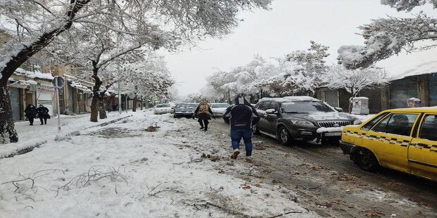 سەرجەم رێگاکانی پارێزگای سنە داخران و گەشتە ئاسمانییەکانیش راگیران