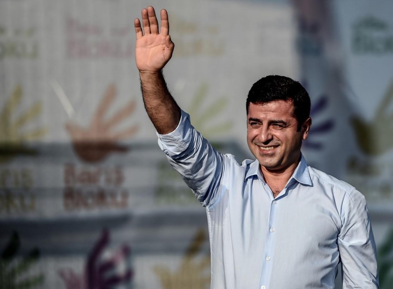 سەڵاحەدین دەمیرتاش: با دەسەڵاتداران چاوەڕێی سندوقەکانی دەنگدان بکەن