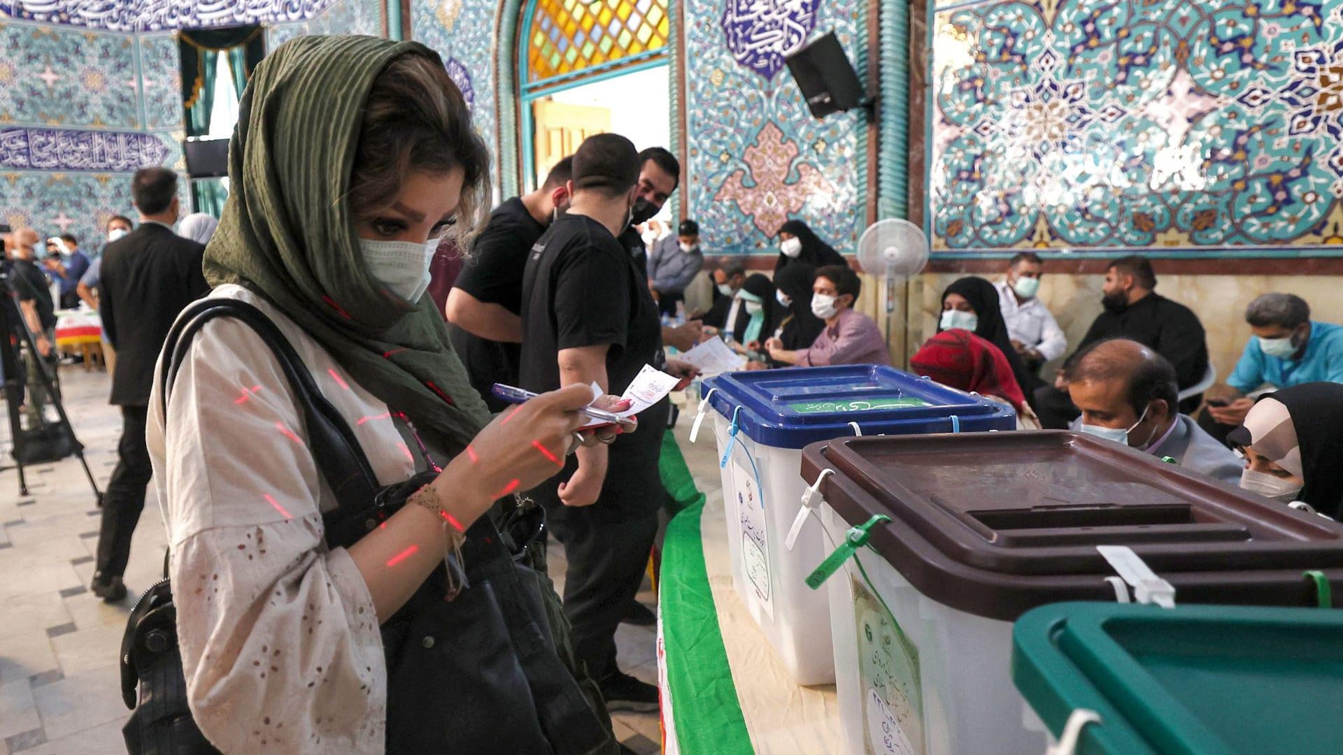 بۆ ھەڵبژاردنی پەرلەمان و ئەنجومەنی شارەزایانی ئێران شیاوبوونی ١٥٢٠٠ کاندید پەسەندکرا