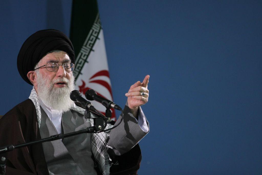 عەلی خامنەیی: بە پشتیوانی گەل توانیومانە فشارەکانی ئەمریکا پوچەڵ بکەینەوە