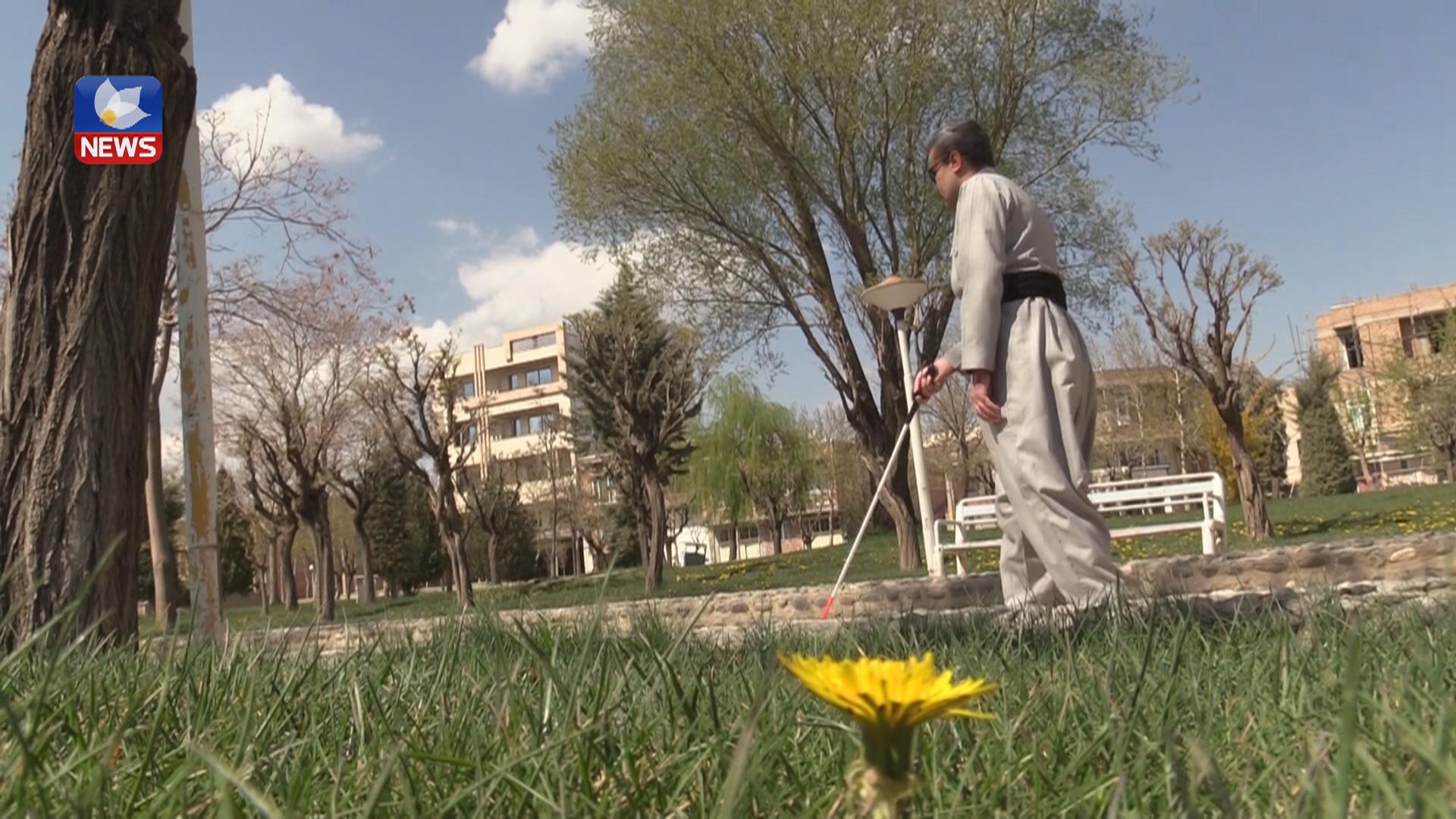 لە پیرانشار نابینایەک سەرپەرشتی خێزانێکی پێنج کەسی دەکات