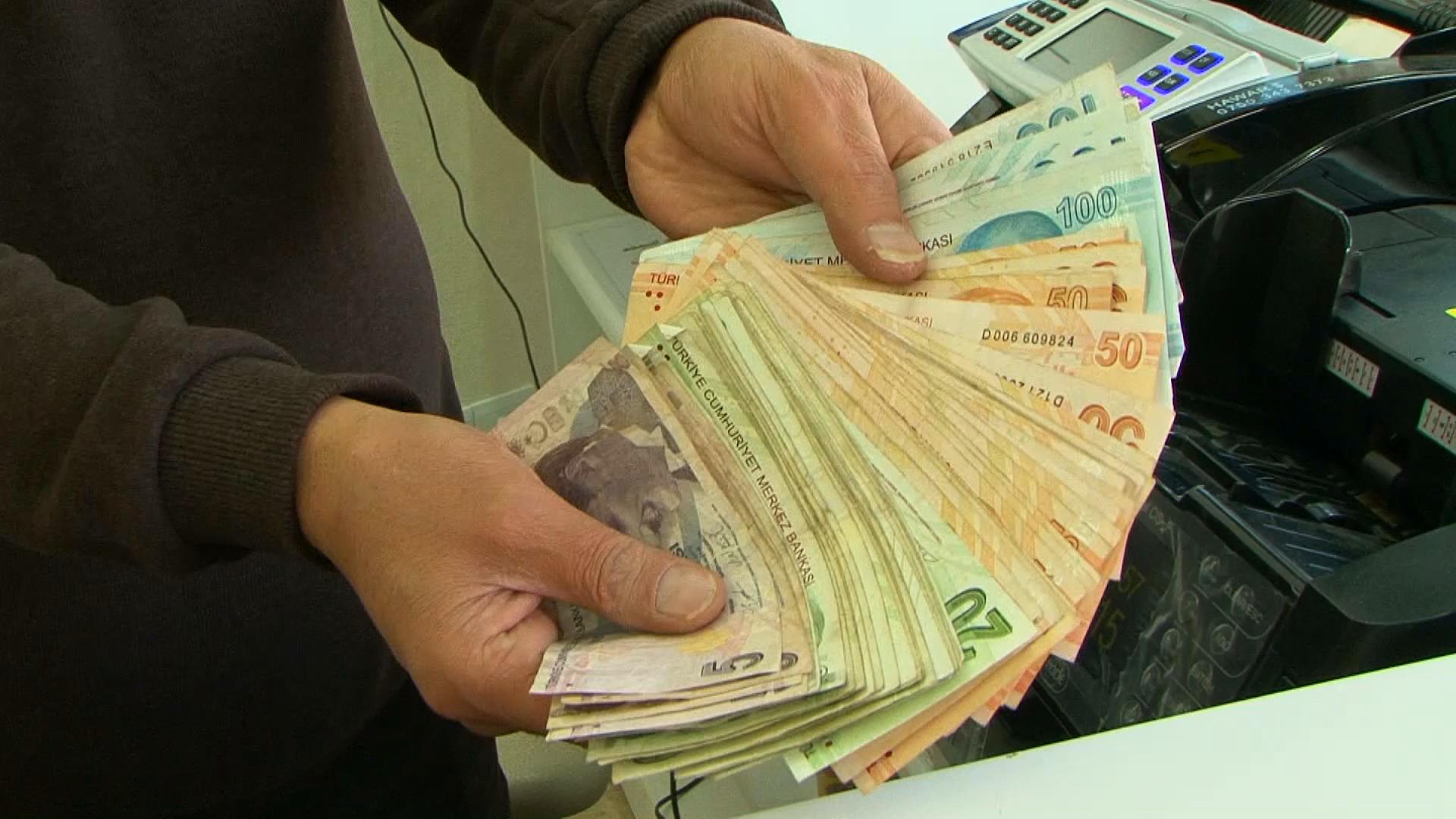 ھاوڵاتیانی دھۆک دۆلار بە لیرەی تورکی دەگۆڕنەوە