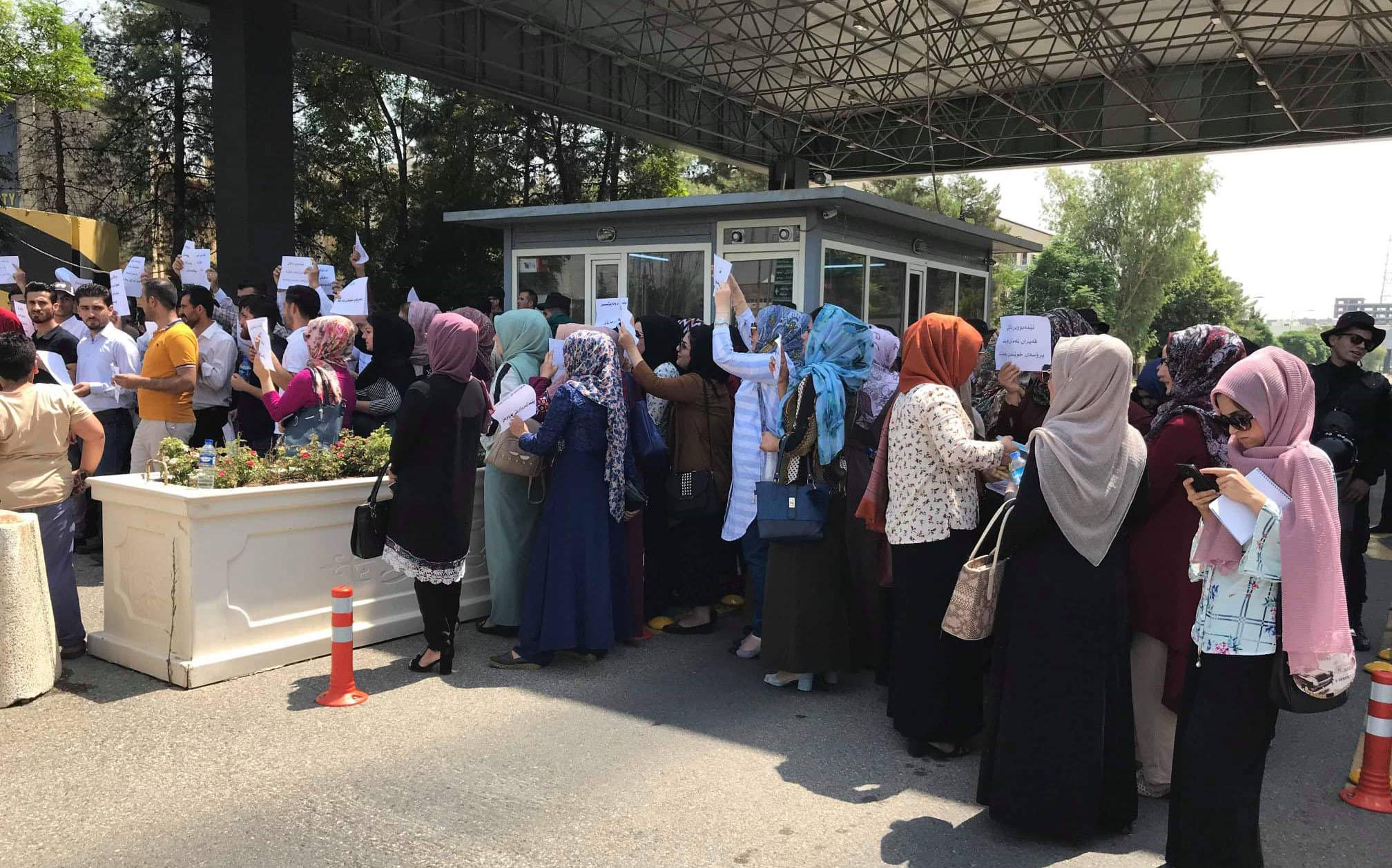 مامۆستایانی وانەبێژ دوای سێ هەفتە بە مەرج بایكۆتی خوێندنیان شكاند