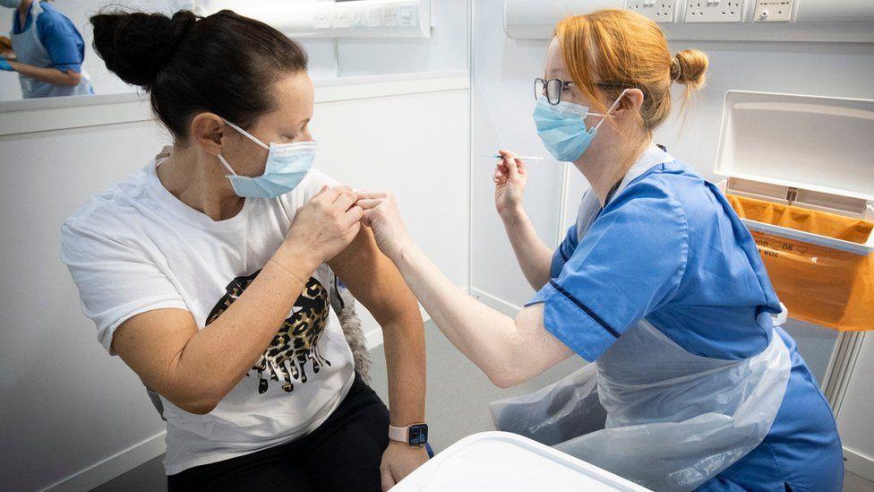 داوا دەکرێت ڤاکسین کردن لە ئەوروپا بکرێت بە ناچاری 