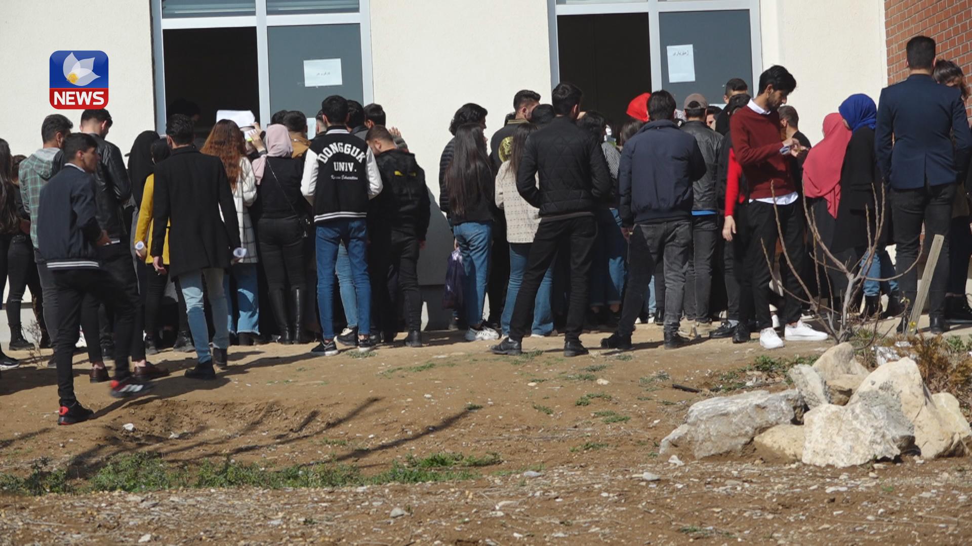 خوێندکارانی زانکۆی سلێمانی یەکەم دەرماڵەی ئەمساڵی خوێندنیان وەرگرت