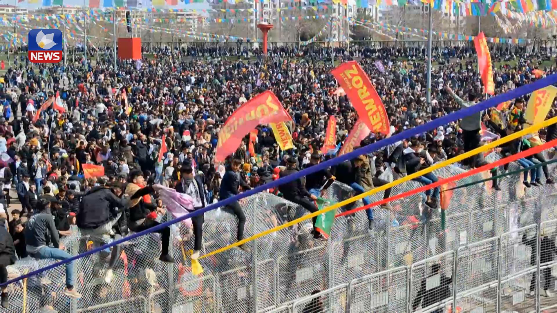 رێگە نەدرا سیاسەتمەتداران بە جلی کوردیەوە بەشداری نەورۆزی ئامەد بکەن