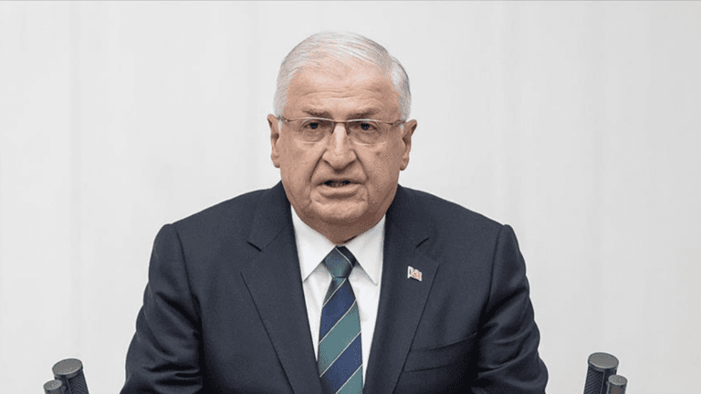 وەزیری بەرگری تورکیا: لەگەڵ عێراق ئاسایشی سنورەکانمان بەھێزتر دەکەین