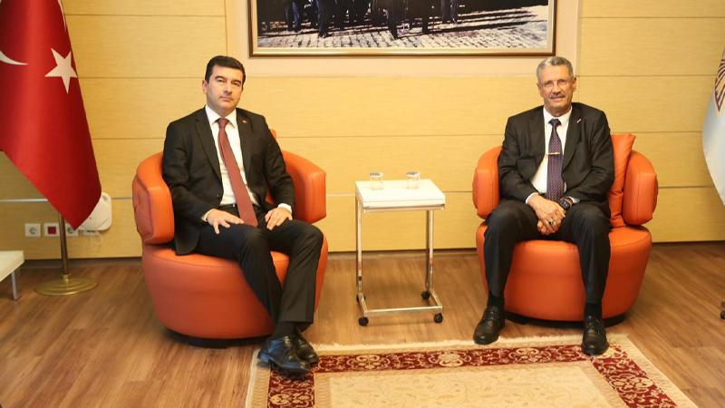 وەزیری نەوتی عێراق بۆ پرسی ھەناردەکردنەوەی نەوتی ھەرێم گەیشتە ئەنقەرە