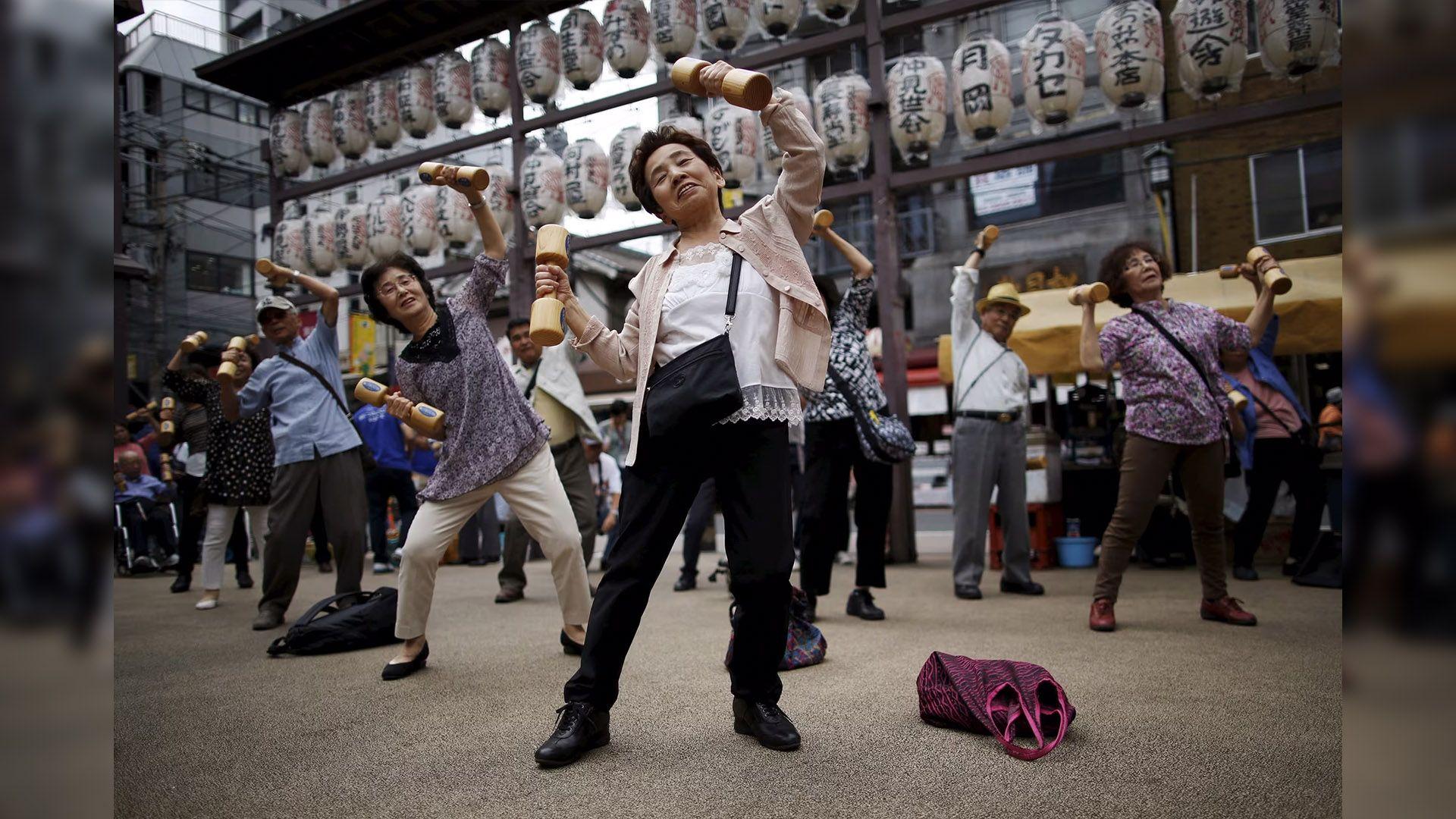 کۆمپانیاکانی ژاپۆن بەدەست تەمەندرێژی دانیشتوانی وڵاتەکەوە دەناڵێنن