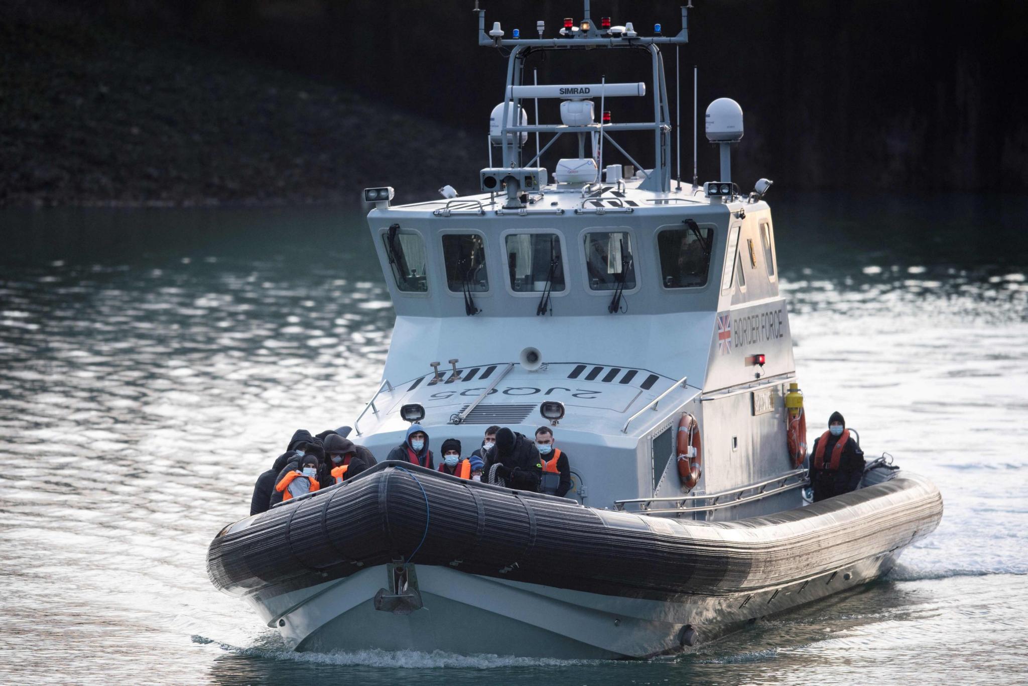 چارەنوسی ئەو کۆچبەرانەی لە کەناراوەکانی یۆنان بەلەمەکەیان کون بوو نادیارە