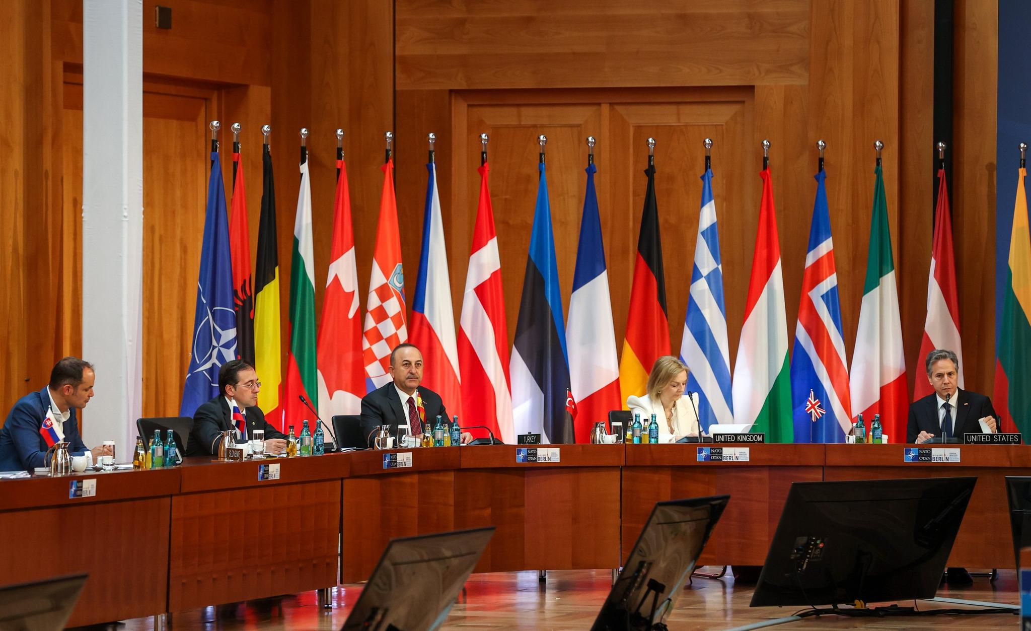 تورکیا: سوید ھەنگاوی کۆنکرێتی بۆ رادەستکردنەوەی داواکراوەکان نەناوە