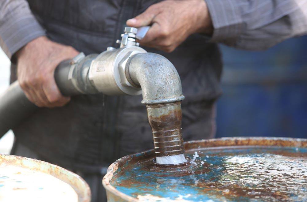 عێراق زیاتر لە ٢١٥ ھەزار لیتر نەوتی سپی بەسەر ئاوارەکاندا لە ھەرێم دابەشکرد