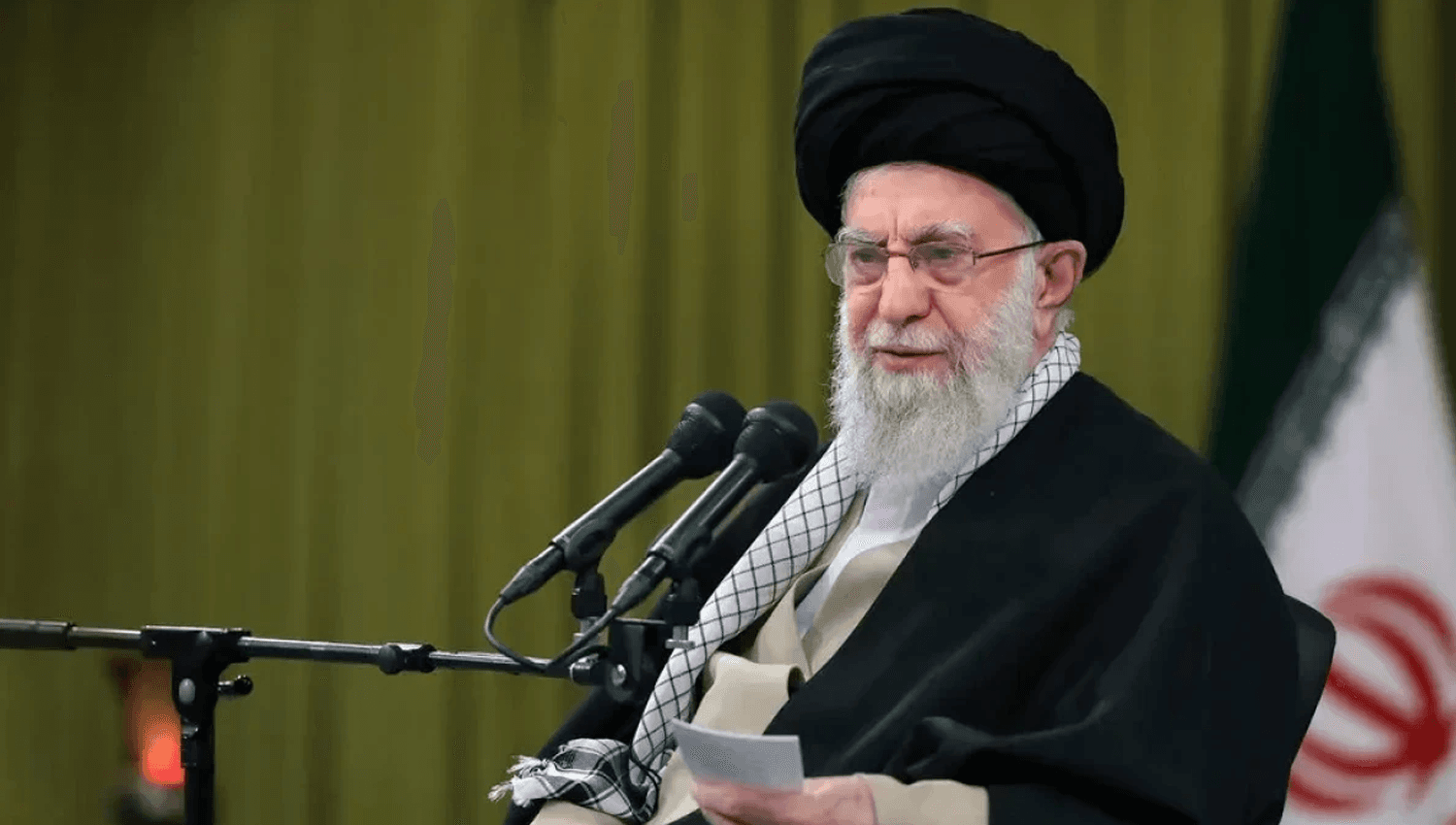 خامنەیی ھۆشداری لە رووبەڕووبوونەوەی راستەوخۆی ئەمریکا دەدات