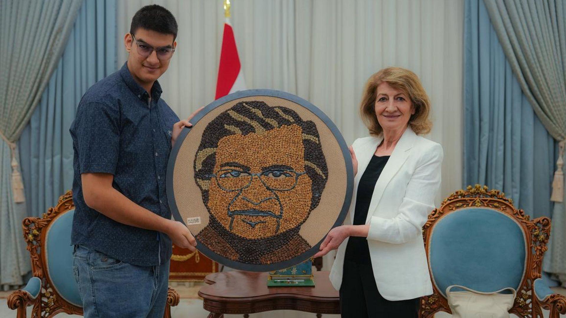 خانمی یەکەمی عیراق، پێشوازی لەخوێندکارێکی خاوەنپێداویستی تایبەت کرد و  ستایشی بەھرە ھونەرییەکانی کرد