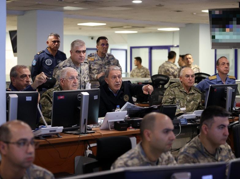 وەزیری بەرگری تورکیا: ئۆپراسیۆنەکانمان لە عێراق و سوریا بەردەوام دەبن