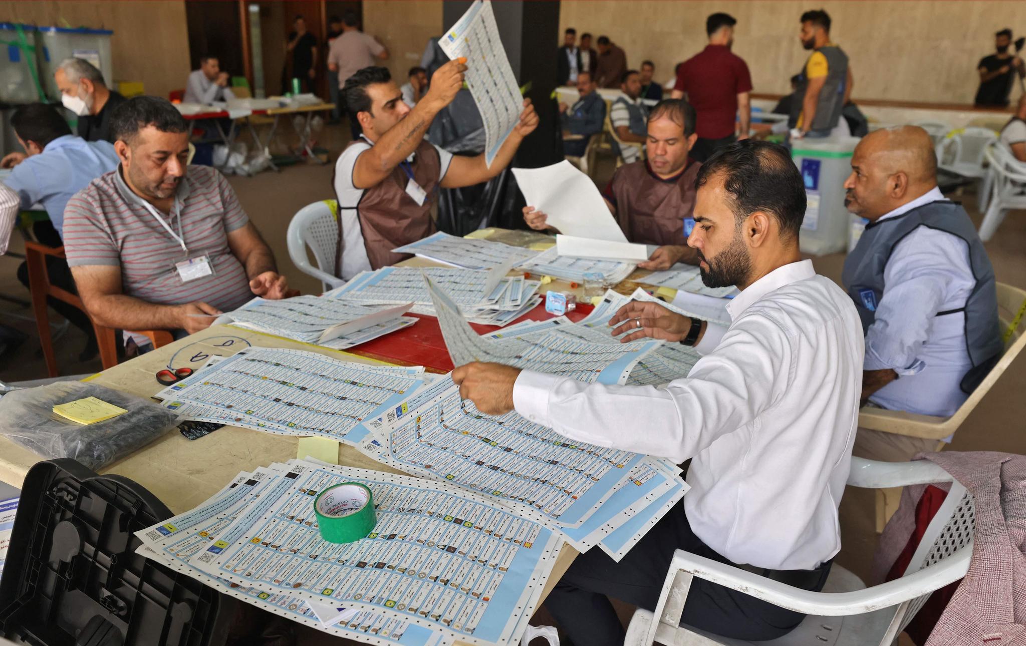 کۆمسیۆنی ھەڵبژاردنی عێراق ژماردنەوەی دەستی بۆ ٨٧٠ وێستگەی دەنگدان دەکات 